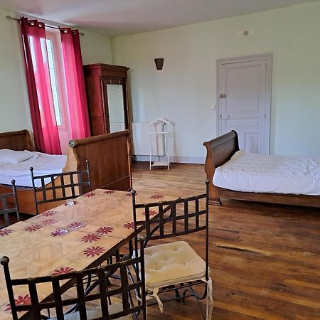 Les Chambres Du Cheval Blanc Allassac ภายนอก รูปภาพ