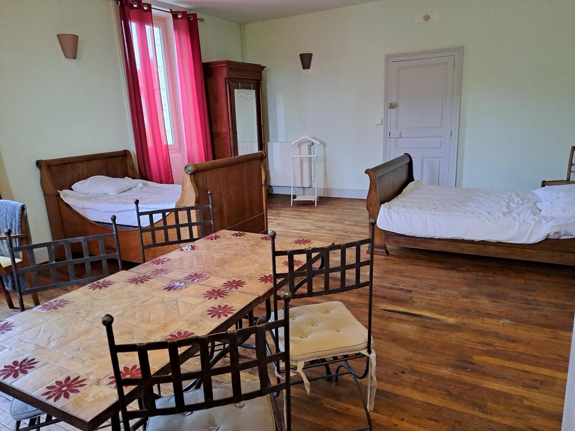 Les Chambres Du Cheval Blanc Allassac ภายนอก รูปภาพ