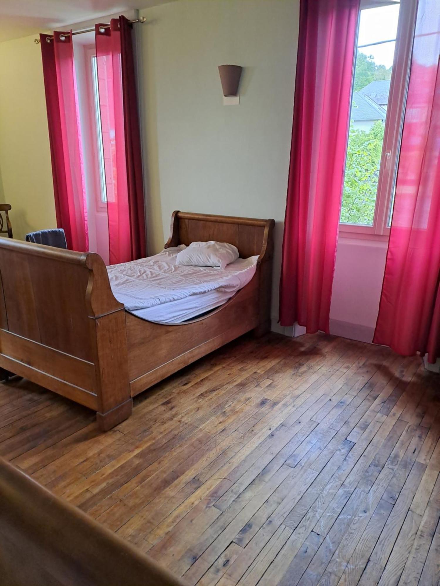 Les Chambres Du Cheval Blanc Allassac ภายนอก รูปภาพ