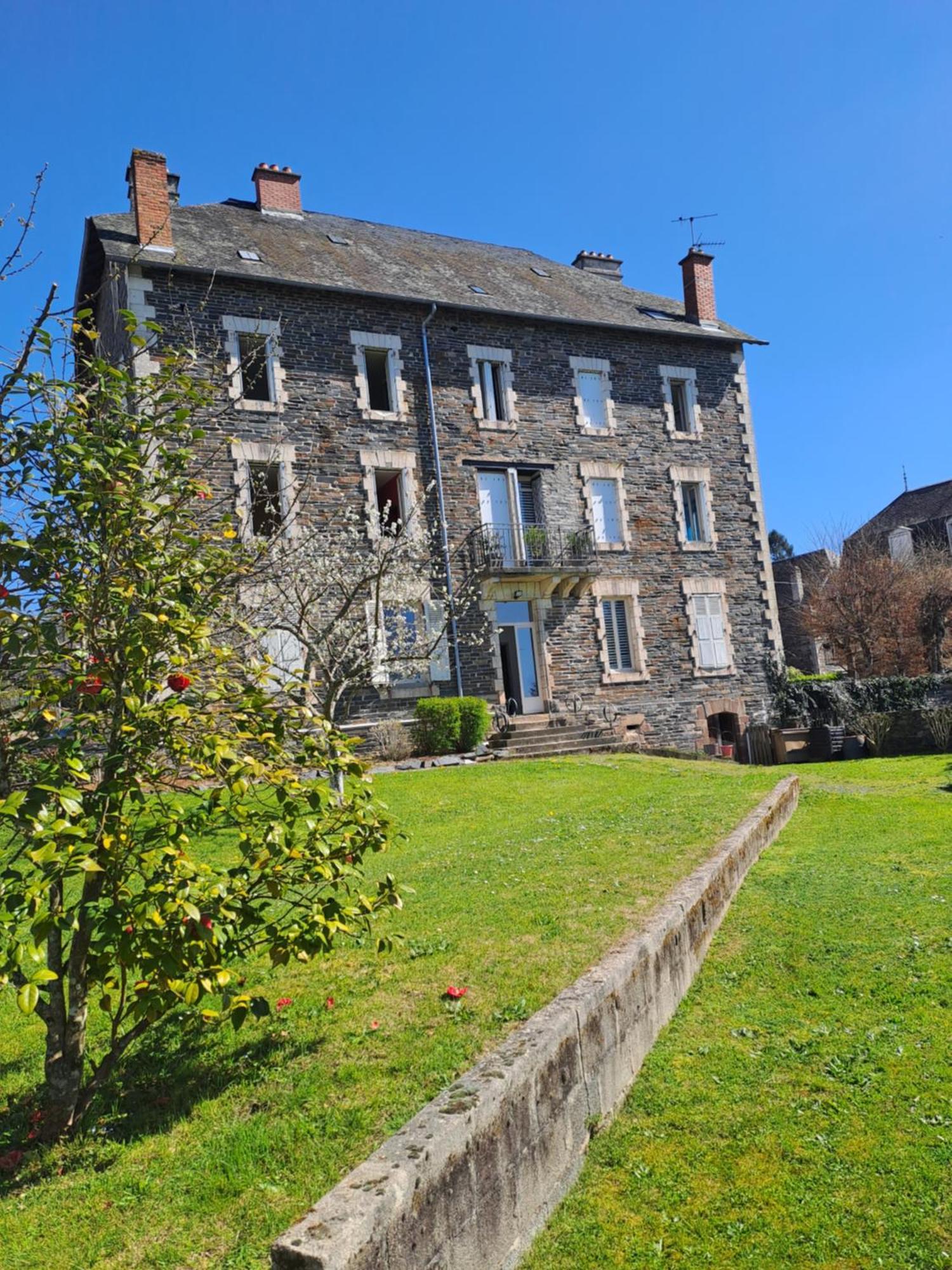 Les Chambres Du Cheval Blanc Allassac ภายนอก รูปภาพ
