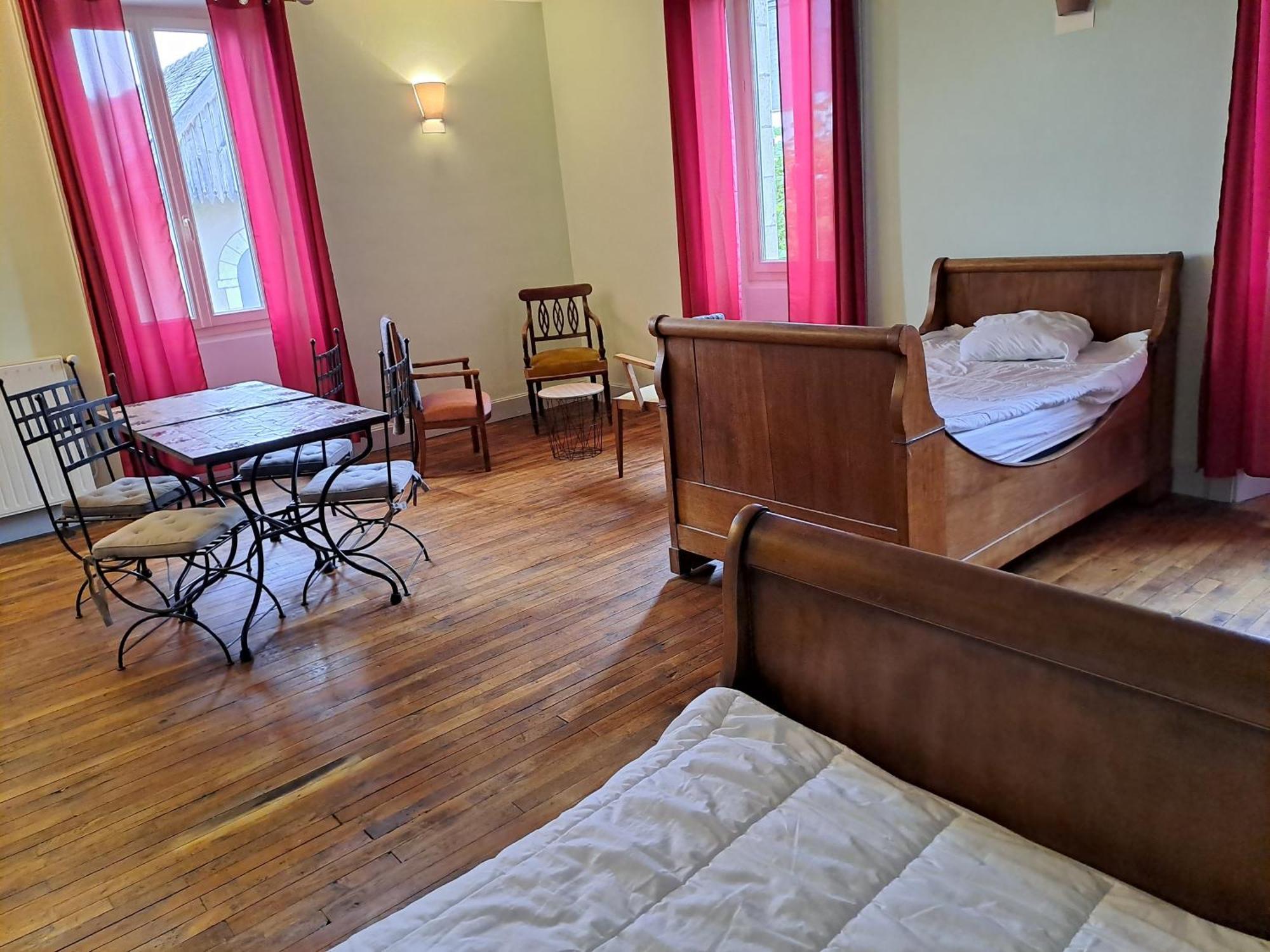 Les Chambres Du Cheval Blanc Allassac ภายนอก รูปภาพ
